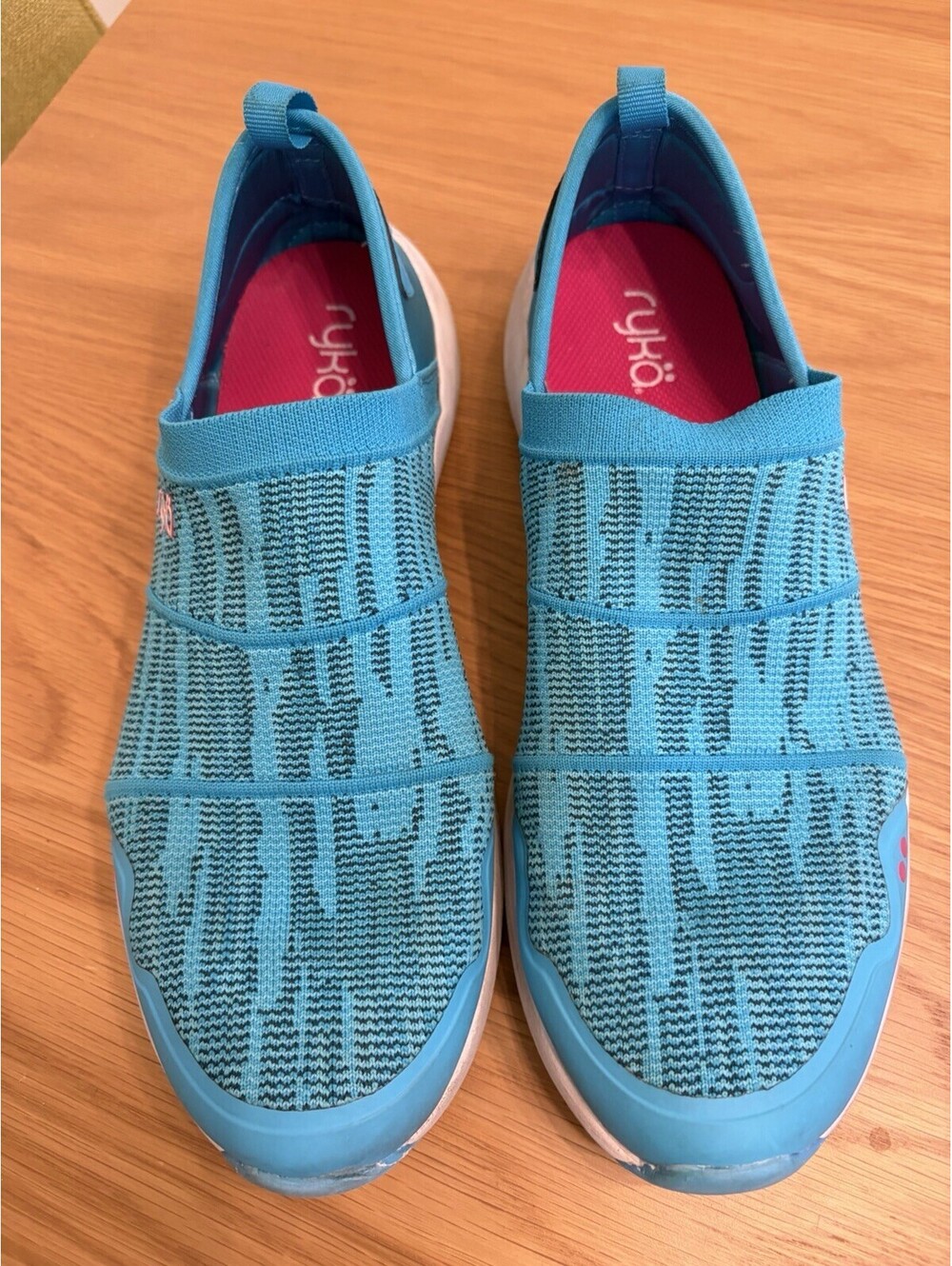 Ruka 11 Woman’s Turquoise Angola NRG Sneaker 4.5 oz Stretch Knit